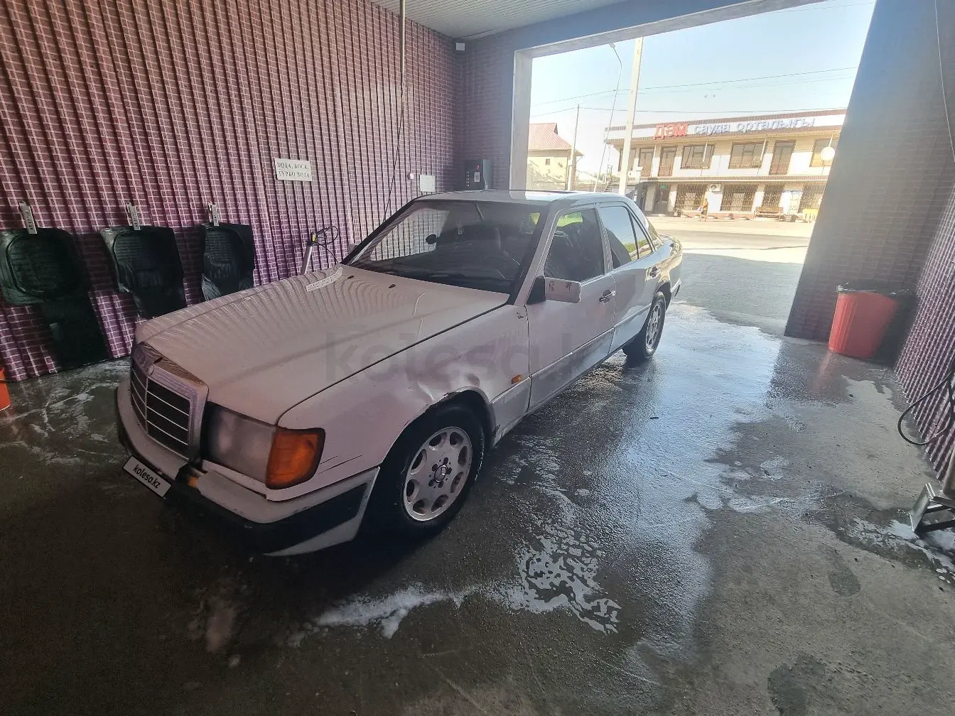 Mercedes-Benz E-Class, 1990