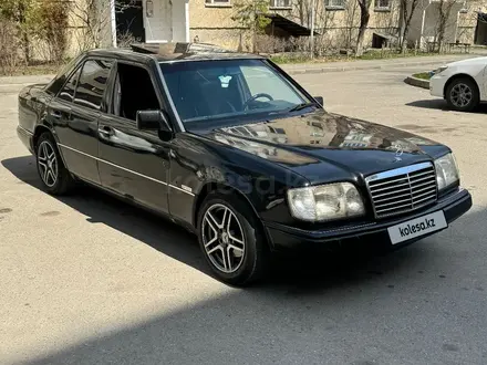 Mercedes-Benz E 320 1995 года за 2 500 000 тг. в Алматы – фото 2