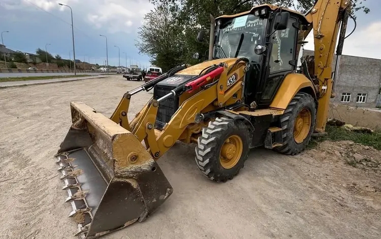 Caterpillar  432E 2022 года за 50 000 000 тг. в Алматы