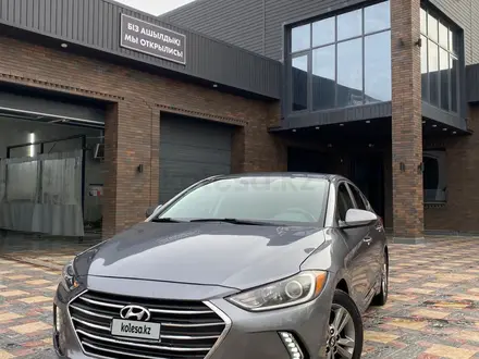 Hyundai Elantra 2018 года за 5 200 000 тг. в Атырау – фото 2