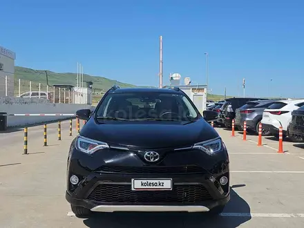 Toyota RAV4 2017 года за 7 700 000 тг. в Алматы