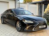 Lexus ES 250 2018 года за 21 000 000 тг. в Шымкент – фото 3
