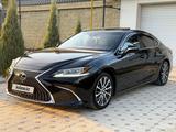 Lexus ES 250 2018 года за 21 000 000 тг. в Шымкент