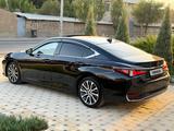 Lexus ES 250 2018 года за 21 000 000 тг. в Шымкент – фото 4