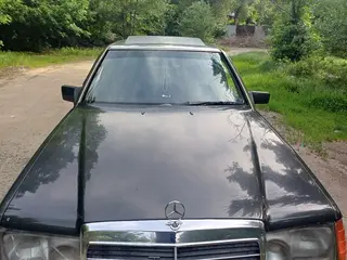 Mercedes-Benz E 230