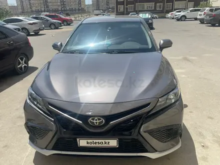 Toyota Camry 2021 года за 11 000 000 тг. в Актау