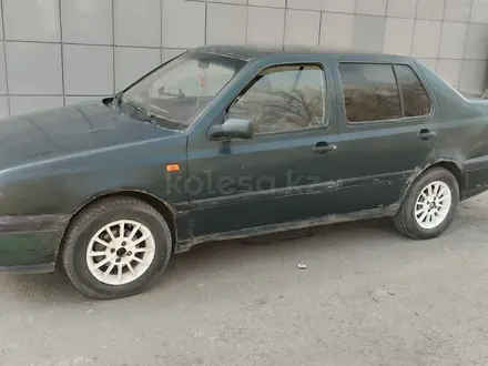 Volkswagen Vento 1995 года за 800 000 тг. в Уральск – фото 3