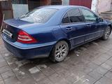 Mercedes-Benz C 200 2001 годаfor2 450 000 тг. в Караганда – фото 2