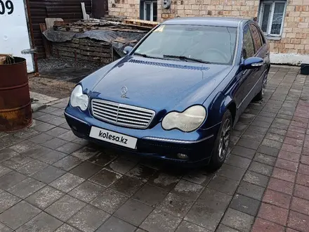 Mercedes-Benz C 200 2001 года за 2 450 000 тг. в Караганда