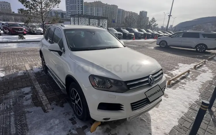 Volkswagen Touareg 2012 годаfor9 000 000 тг. в Астана