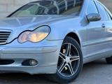 Mercedes-Benz C 200 2001 года за 3 300 000 тг. в Кокшетау – фото 2