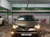 Toyota RAV4 2015 года за 9 400 000 тг. в Астана