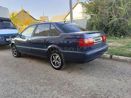 Volkswagen Passat 1995 года за 1 500 000 тг. в Уральск – фото 4