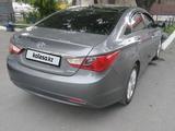 Hyundai Sonata 2011 года за 6 500 000 тг. в Семей – фото 2
