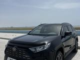 Toyota RAV4 2022 года за 19 250 000 тг. в Актау