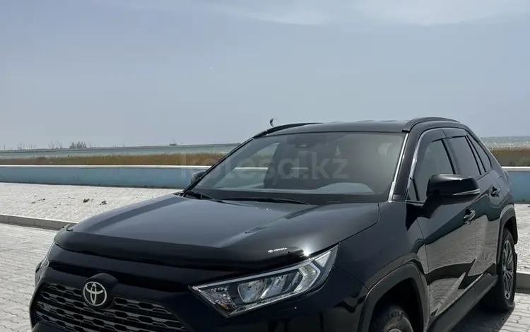 Toyota RAV4 2022 года за 18 600 000 тг. в Актау