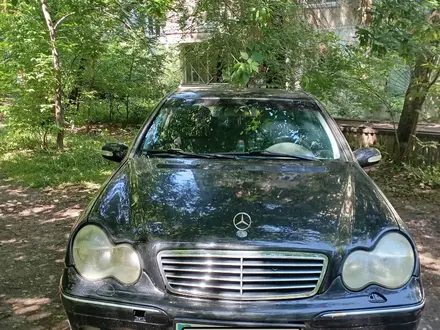 Mercedes-Benz C 240 2001 года за 2 500 000 тг. в Алматы
