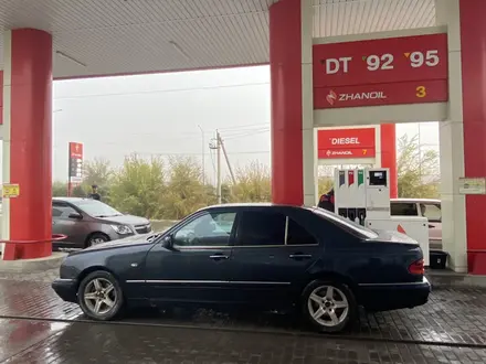 Mercedes-Benz E 280 1996 года за 2 000 000 тг. в Шымкент – фото 2