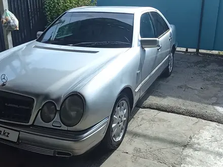 Mercedes-Benz E 300 1998 года за 2 300 000 тг. в Алматы