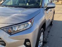 Toyota RAV4 2021 года за 17 600 000 тг. в Атырау