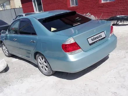 Toyota Camry 2004 года за 3 800 000 тг. в Актобе – фото 3