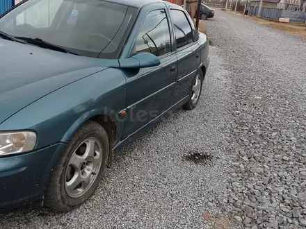 Opel Vectra 1999 года за 1 500 000 тг. в Актобе – фото 2