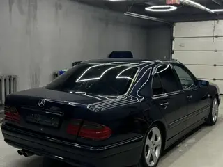 Mercedes-Benz E 320