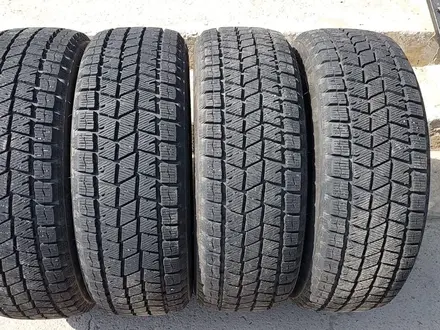 Зимние шины 215/60 R17 комплект 4 шт за 120 000 тг. в Алматы