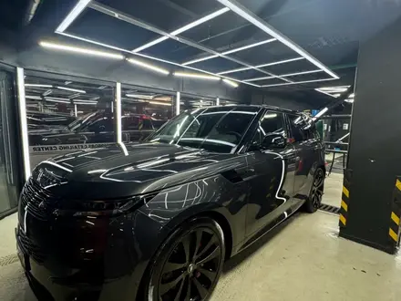 Land Rover Range Rover Sport 2025 года за 90 000 000 тг. в Алматы – фото 5