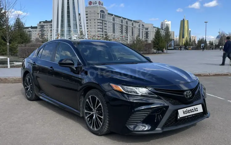 Toyota Camry 2019 года за 12 300 000 тг. в Астана