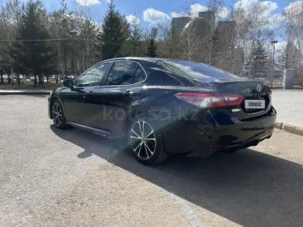 Toyota Camry 2019 года за 12 300 000 тг. в Астана – фото 5