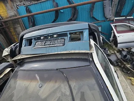 Багажник, крышка багажника, дверь, капот, порог, телевизор за 10 000 тг. в Актобе – фото 2
