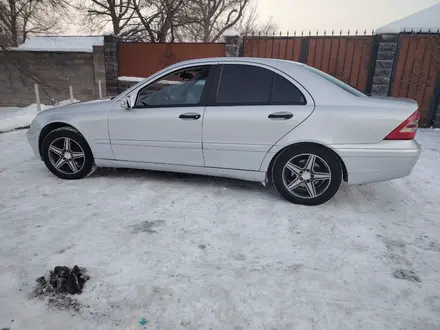 Mercedes-Benz C 200 2002 года за 3 500 000 тг. в Алматы