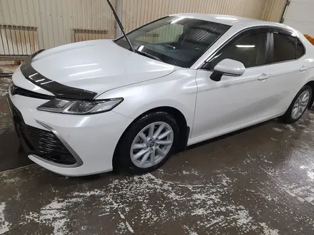 Toyota Camry 2021 года за 12 500 000 тг. в Атырау – фото 4