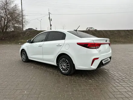 Kia Rio 2018 года за 7 200 000 тг. в Актобе – фото 2