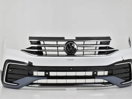 VOLKSWAGEN Tiguan II 2016 — н. В. И 2020 Бампер передний за 100 000 тг. в Алматы