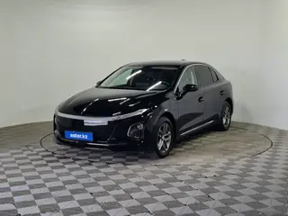 Hongqi E-QM5