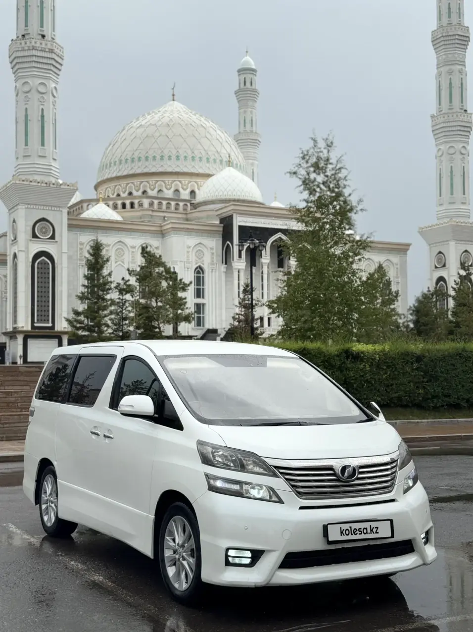 Toyota Vellfire, 2010