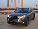Toyota Highlander 2019 года за 13 300 000 тг. в Актау
