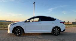 Hyundai Accent 2021 года за 7 200 000 тг. в Актобе – фото 3