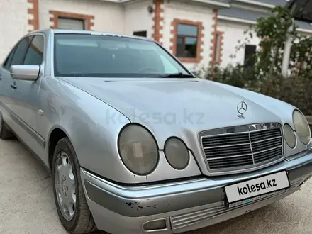 Mercedes-Benz E 320 1996 года за 3 000 000 тг. в Актау