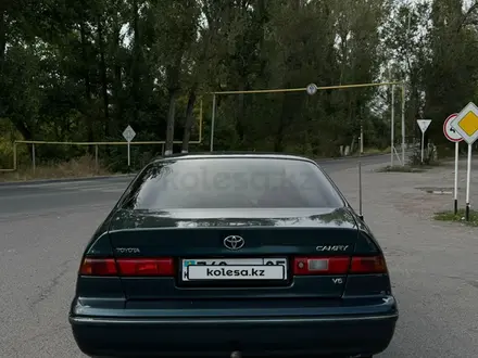 Toyota Camry 1998 года за 3 200 000 тг. в Алматы – фото 4