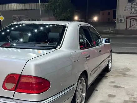 Mercedes-Benz E 230 1995 года за 2 800 000 тг. в Туркестан – фото 5