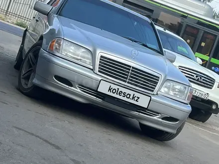 Mercedes-Benz C 240 1998 года за 2 900 000 тг. в Алматы