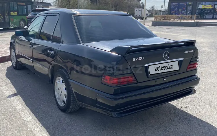 Mercedes-Benz E 220 1995 года за 2 400 000 тг. в Шымкент