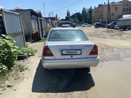 Mercedes-Benz C 180 1993 года за 1 600 000 тг. в Семей – фото 4