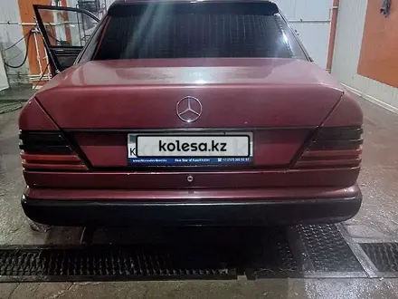 Mercedes-Benz E 220 1993 года за 2 150 000 тг. в Павлодар – фото 7