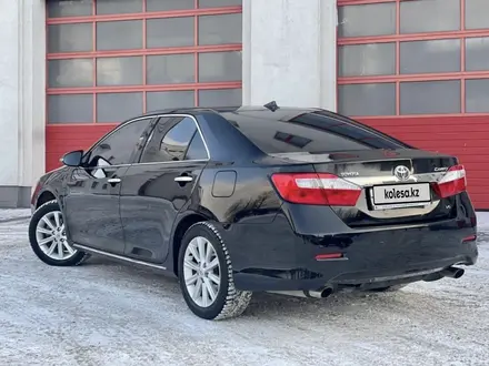 Toyota Camry 2014 года за 5 500 000 тг. в Уральск – фото 2