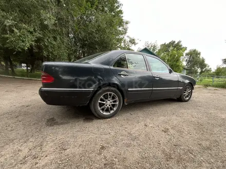Mercedes-Benz E 320 1997 года за 2 200 000 тг. в Алматы – фото 4