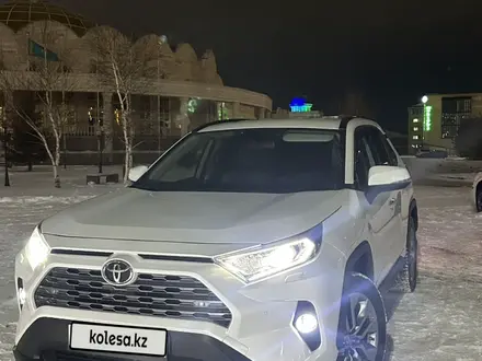 Toyota RAV4 2021 года за 15 500 000 тг. в Уральск